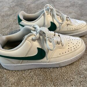 Nike Court Vision Low Next Nature Women's Casual Shoes Sneakers Size 7. Green